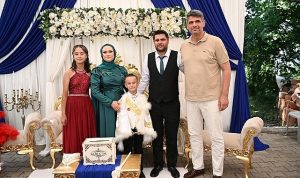 kartepe-belediye-baskani-avmmustafa-kocaman-hemsehrilerinin-en-mutlu-gunlerinde-yanlarinda-olmaya-devam-ediyor-kGE9NWNa.jpg
