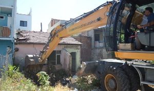 metruklar-yikiliyor-vatandasin-yuzu-guluyor-GD85xi6l.jpg
