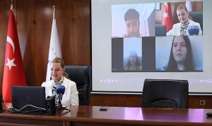 rektor-hotar-deunun-ilk-ogrencileriyle-bulustu-O9Efxp4K.jpg