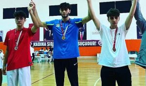seferihisar-belediye-sporculari-taekwondo-arenasinda-parliyor-XDJkOJEM.jpg