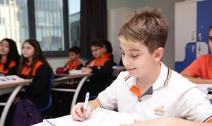 uzman-egitim-kurumundan-hem-ogrencilere-hem-ogretmenlere-kaliteli-egitim-programlari-mFk3rfPm.jpg
