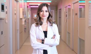 uzman-klinik-psikolog-ozgenur-taskin-olumsuz-duygular-hissedildiginde-cozum-buzdolabinda-degil-MGRNGhzH.jpg