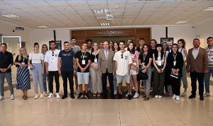yabanci-ogrenciler-baskan-pekyatirmaciyi-ziyaret-etti-nzsrw26Y.jpg