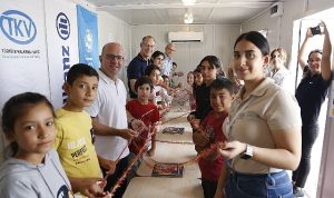 allianz-grubu-ceosu-oliver-b-te-ve-allianz-turkiye-ceosu-tolga-gurkan-unicef-ile-birlikte-lrui6tiD.jpg