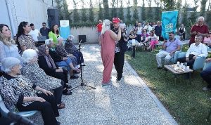 alzheimer-hastalarinin-nese-dolu-gunu-NvRpvuLF.jpg