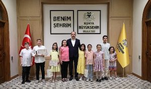 baskan-altay-genc-komek-yaz-okulunda-basarili-ogrencilere-hediyelerini-verdi-fcQKVVK4.jpg