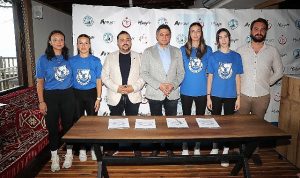 baskan-serkan-acar-aliaganin-profesyonel-kadin-voleybolculariyla-bir-araya-geldi-PU9uqx1m.jpg