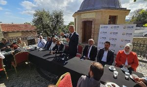 golcuk-belediyesi-edebiyata-yon-veren-sempozyumlara-devam-ediyor-RQziuhrq.jpg