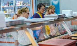 halk-market-ve-halk-giyim-seferihisarlilarin-yuzunu-gulduruyor-DIhq76hC.jpg