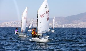 narlidereden-acilan-yelkenler-izmir-korfezinde-gorsel-solen-yasatti-7RysZ7P2.jpg