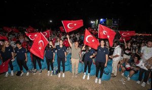 soyer-iyi-ki-sultanlarimiz-var-rPVQMh6G.jpg