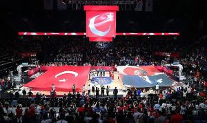 anadolu-efes-cumhuriyetimizin-100-yilini-taraftarlariyla-kutladi-2CzTG3pl.jpg