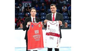 anadolu-efes-cumhuriyetimizin-100yilini-taraftarlariyla-kutladi-Qe46kPFO.jpg