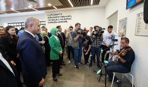 bakan-goktas-uskudardaki-engelsiz-yasam-merkezi-ve-tebessum-kahvesini-ziyaret-etti-9JhrdxP6.jpg