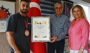 basarisini-baskan-topaloglu-ile-paylasti-GAE44GdE.jpg