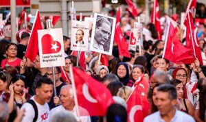 bayraklidan-10-bin-kisilik-kortej-H11zgAtb.jpg