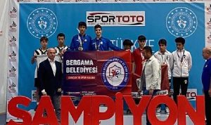 bergama-belediyesi-badminton-takimi-basaridan-basariya-kosuyor-HlrMLphc.jpg