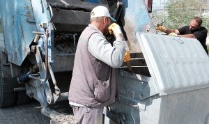 bergama-belediyesi-cop-konteynerlerini-temizliyor-qgESQDtq.jpg