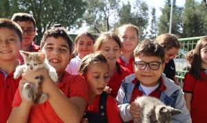 burhaniyede-ogrencilerden-hayvan-barinagina-ziyaret-W3Gr9rkj.jpg