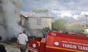 buyuksehir-yangina-ilk-mudahale-tankerleri-gorevde-GMh7CFuW.jpg