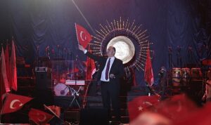 cankayada-kirmizi-beyaz-senlik-x8mO11kR.jpg