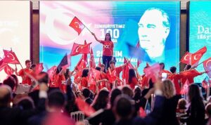 darussafaka-cumhuriyetin-100-yilinda-nesilleri-bulusturdu-zhr4WHdH.jpg