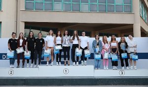 deunun-spor-senliginde-dereceye-girenler-odullendirildi-FmI3ETDv.jpg