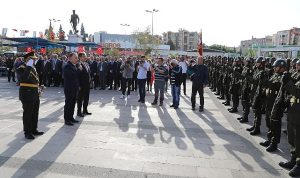 edremitte-cumhuriyetin-100-yili-coskuyla-kutlandi-LeJw2yqH.jpg