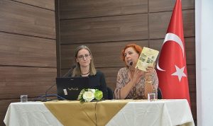 egede-izmirde-bir-cumhuriyet-aydini-vedide-baha-pars-paneli-duzenlendi-dcwzdbSm.jpg
