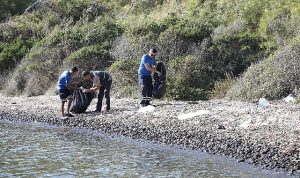 gokova-korfezinde-arac-yolu-olmayan-koylar-temizleniyor-2as3z9ZQ.jpg