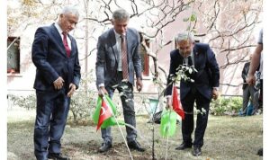 isvicre-buyukelcisinden-ankara-universitesine-100yil-fidani-DE5Pvphv.jpg