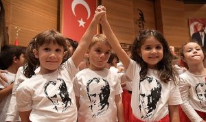 kadikoyde-cocuklarin-100-yil-cumhuriyet-coskusu-HtiLjfv3.jpg