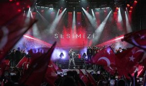 kenan-dogulu-cumhuriyetin-100-yilini-unutulmaz-izmir-konseriyle-kutladi-Xx81rrcG.jpg