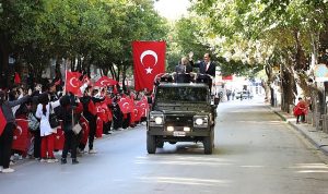 konya-buyuksehir-konyanin-caddelerini-sanli-bayragimizla-donatti-1naA4nXT.jpg