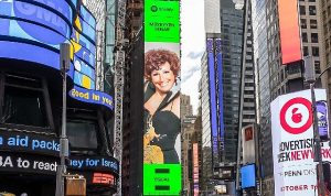 new-yorkta-bir-cumhuriyet-divasi-spotifyin-equal-turkiye-ekim-ayi-elcisi-muzeyyen-senar-new-qDl5wJG6.jpg