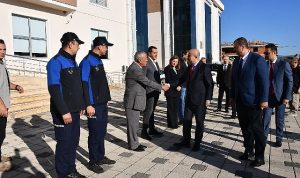 vali-demirtastan-baskan-ustaya-ziyaret-3VMV7FLP.jpg