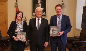 ab-turkiye-delegasyonu-baskanindan-baskan-gurune-ziyaret-VmqTgOOI.jpg