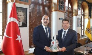 adalet-bakani-tunc-baskan-altayi-ziyaret-etti-1J7QXe4U.jpg