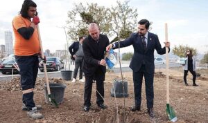 bademlidere-cumhuriyet-parkina-buyukelcilerin-ilgisi-u5ggEs9G.jpg