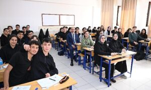 baskan-altay-lise-ogrencileriyle-bulustu-yjlvyqX8.jpg
