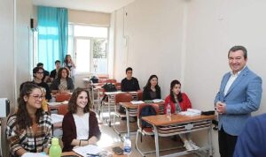 bergama-yasam-boyu-egitim-merkezinde-bin-ogrenci-egitim-aliyor-6SuubdT5.jpg