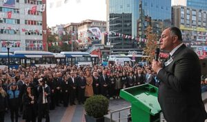 cankaya-belediyesi-onunde-ataturke-saygi-durusu-3rnUbPX1.jpg