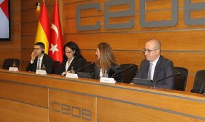 cumhuriyetin-100-yilinda-bbva-ispanya-da-yatirimcilara-turkiye-tecrubelerini-aktardi-PqpTEY3Z.jpg
