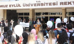 deulu-ogrenciler-filistin-icin-baris-balonlari-ucurdu-2MDtnaTr.jpg