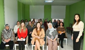 dijitallesen-dunyada-bilincli-medya-kullanimi-konulu-egitim-duzenlendi-RMs5llYg.jpg