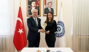 ege-teknopark-firmasi-anadolive-gida-halkbank-ureten-kadinlar-yarismasinda-birinci-oldu-CJkd6BUs.jpg