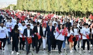ege-universitesi-heyeti-cumhuriyetin-100-yilinda-ataturkun-huzurunda-ddjnm8uJ.jpg