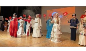 ege-universitesinde-turk-kulturunun-zengin-giyim-kusam-mirasi-sergilendi-ygDgD496.jpg