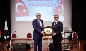 egede-turkiye-cumhuriyetinin-100-yili-ve-azerbaycanin-ulusal-lideri-haydar-aliyevin-dogumunun-100-yili-2w83rOeP.jpg