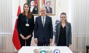 egeli-tip-ogrencisi-ceren-yurumeze-uluslararasi-alanda-onemli-iki-gorev-IeOyyIL7.jpg